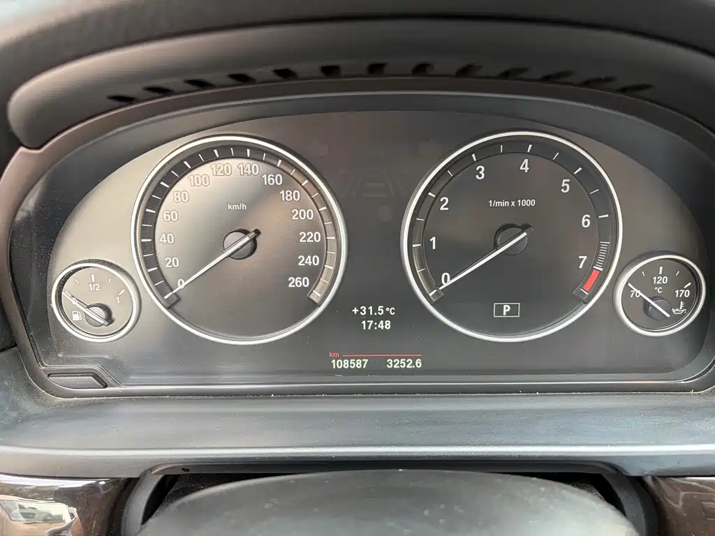BMW 5 Series 2012 — фото 12