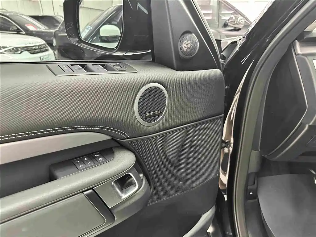 Land Rover Discovery 2024 — фото 10