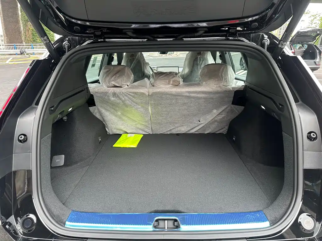 Volvo XC70 PHEV 2026 — фото 16