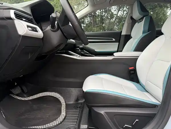 Geely Emgrand 2023