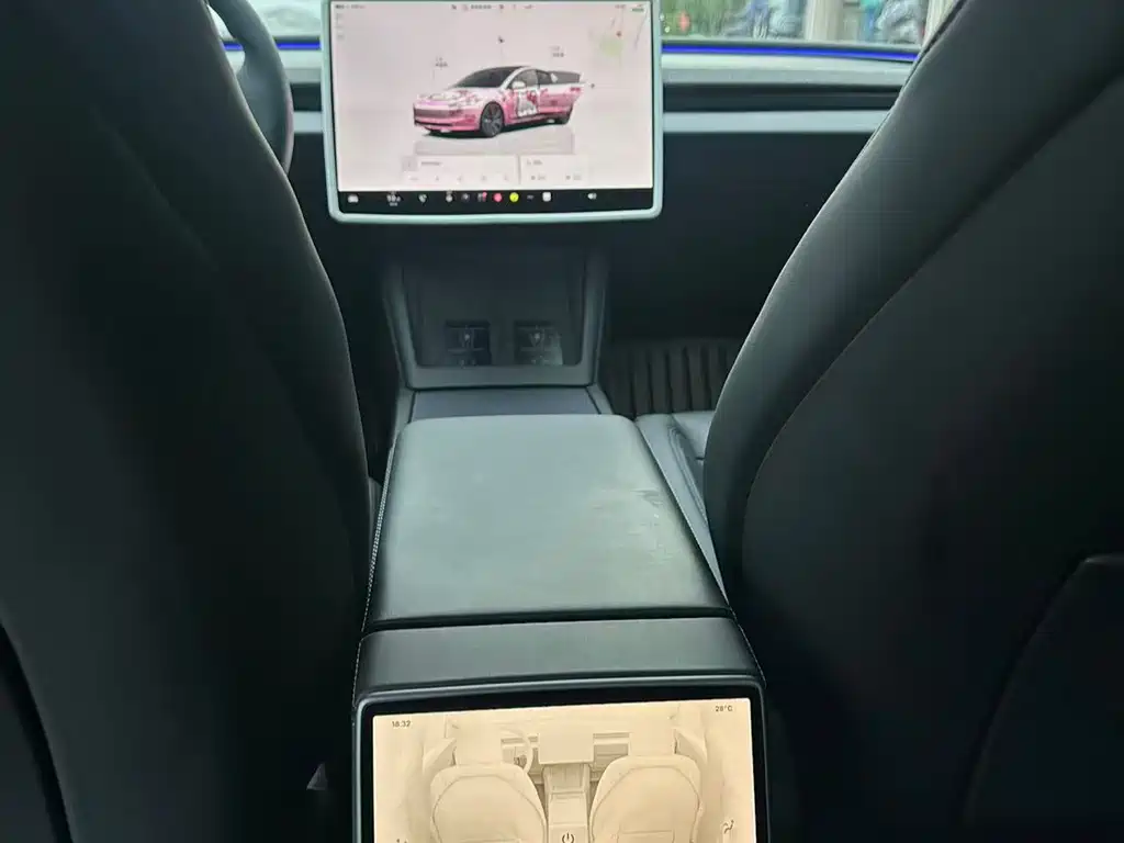 Tesla Model 3 2025 — фото 10