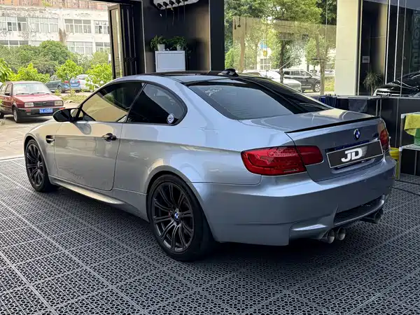 BMW M3 2011