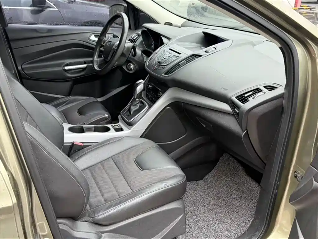 Ford Kuga 2015 — фото 19