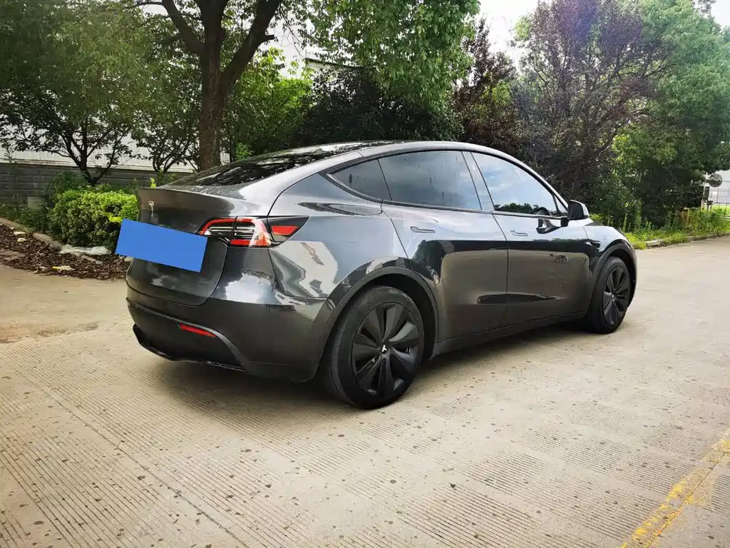 Tesla Model Y 2024 — фото 16
