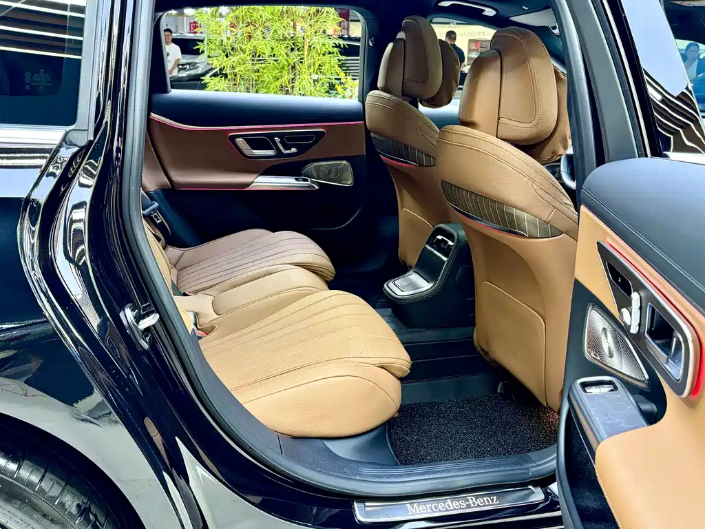 Mercedes-Benz E-Class 2025 — фото 10