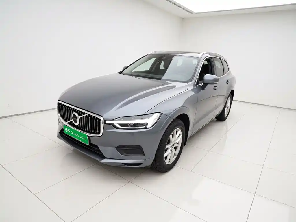 Volvo XC60 2018 — фото 1