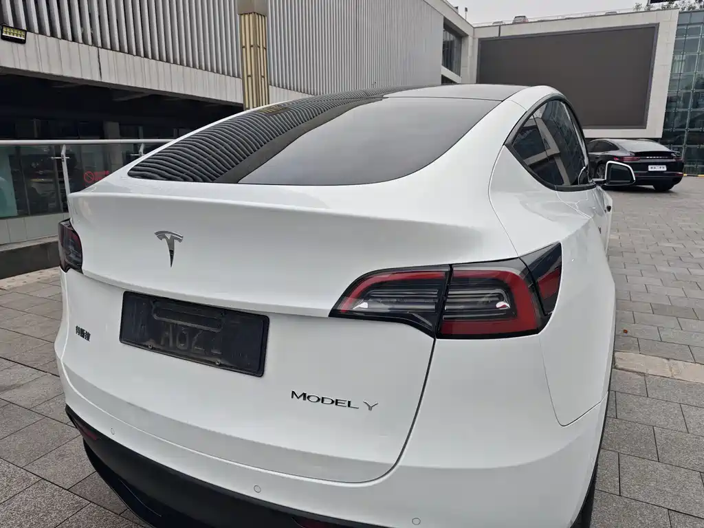 Tesla Model Y 2022 — фото 25