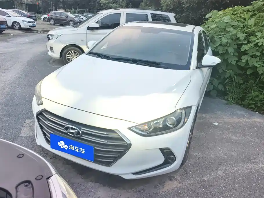 Hyundai Elantra 2018 — фото 2