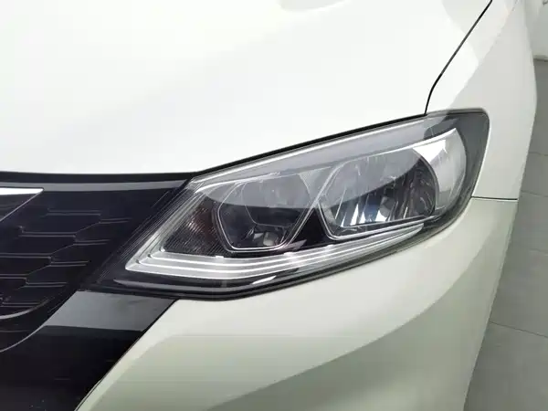 Nissan Tiida 2016