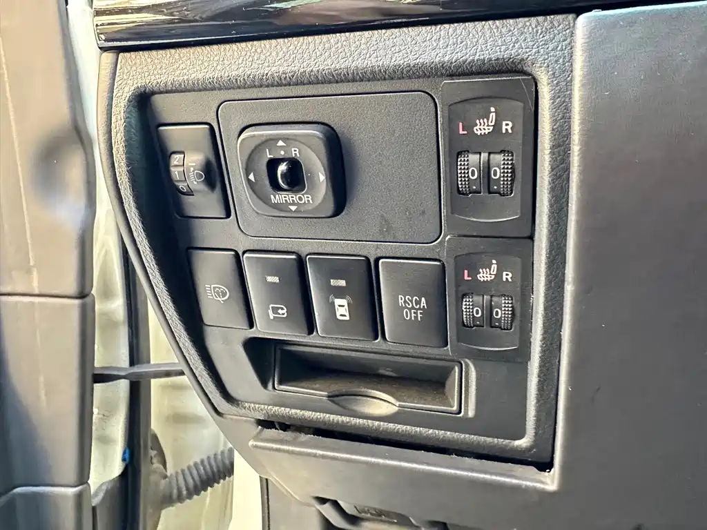 Toyota Land Cruiser 2011 — фото 11