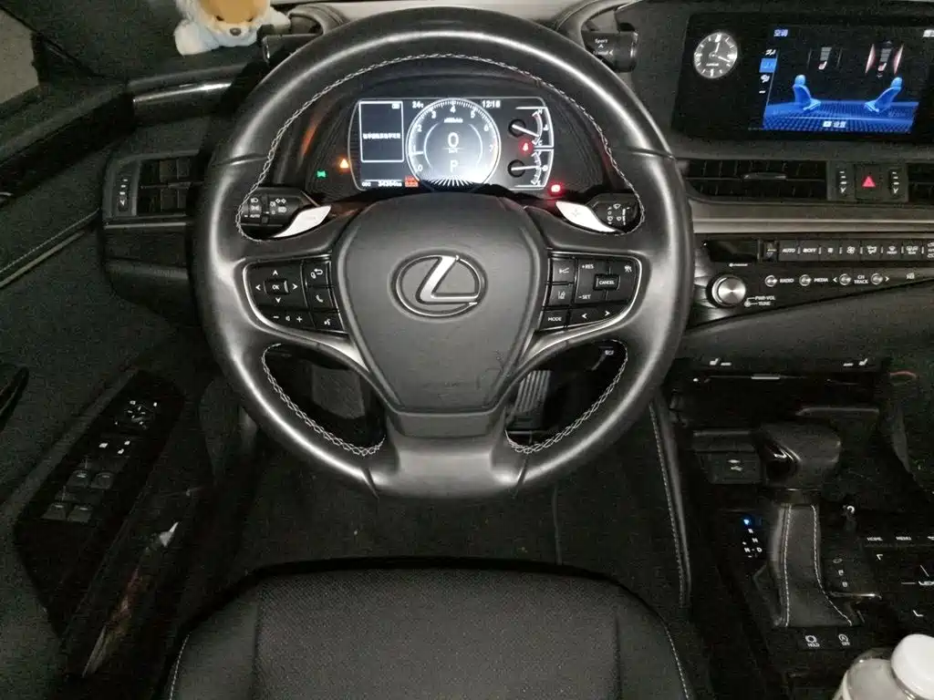 Lexus ES 2020