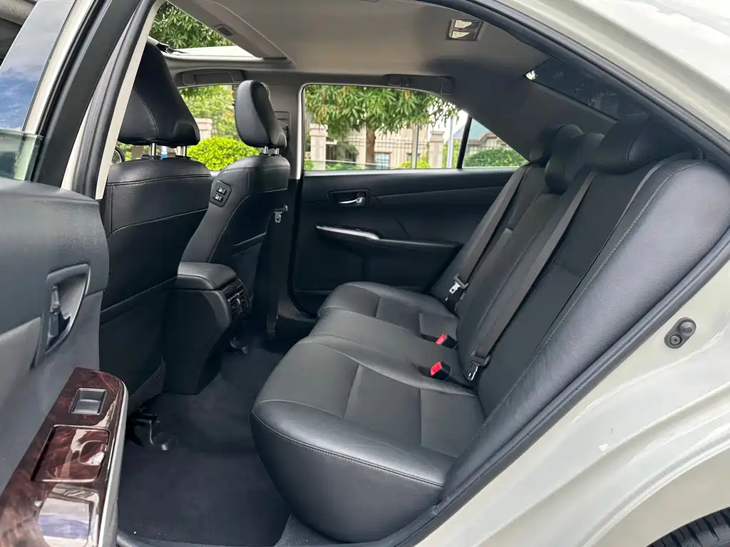 Toyota Camry 2015 — фото 17
