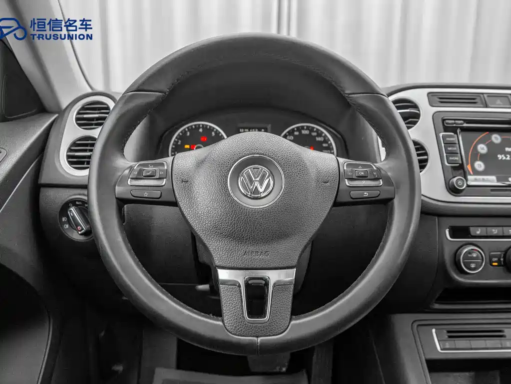Volkswagen Tiguan 2016 — фото 16