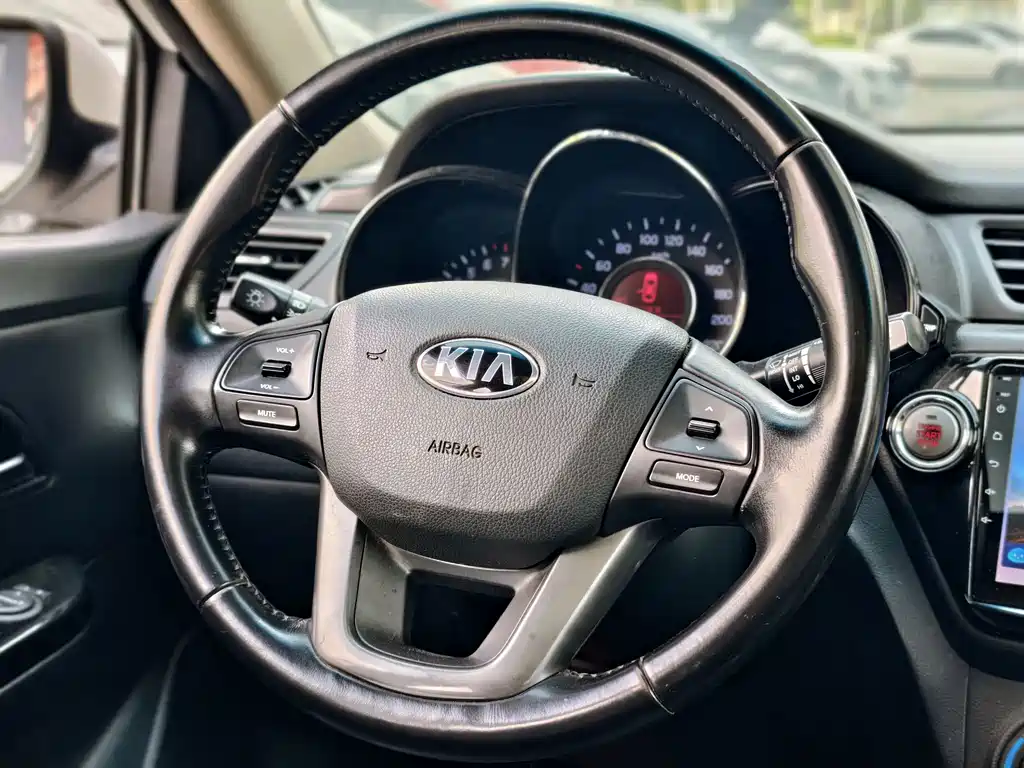 Kia K2 2014 — фото 10