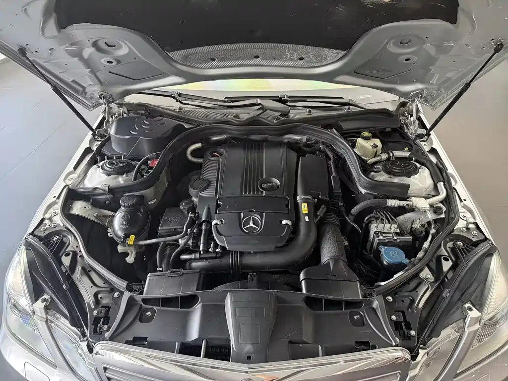 Mercedes-Benz E-Class 2010 — фото 15