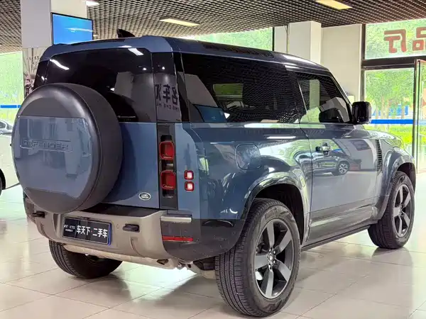 Land Rover Defender 2022
