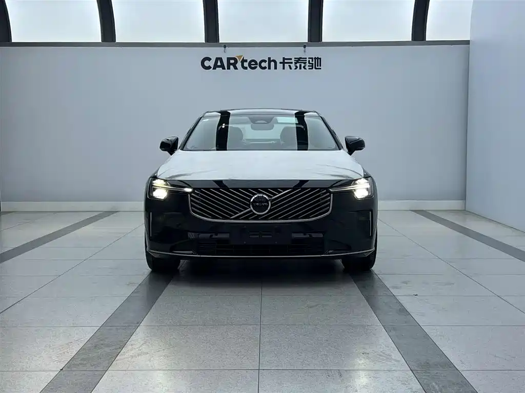 Volvo S90 — фото 1
