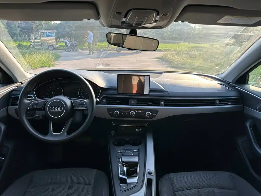 Audi A4L 2018 — фото 10