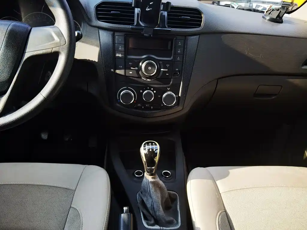 Wuling Hongguang 2015 — фото 11