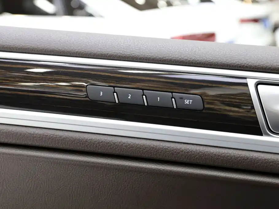 Volkswagen Touareg 2016 — фото 15