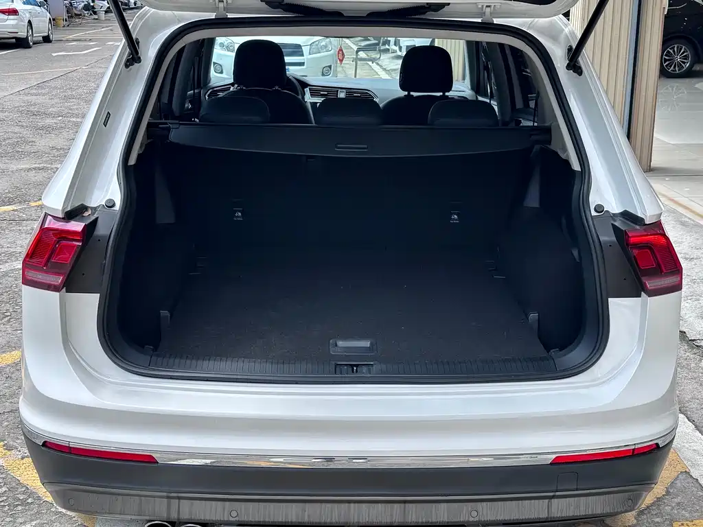 Volkswagen Tiguan L 2018 — фото 15