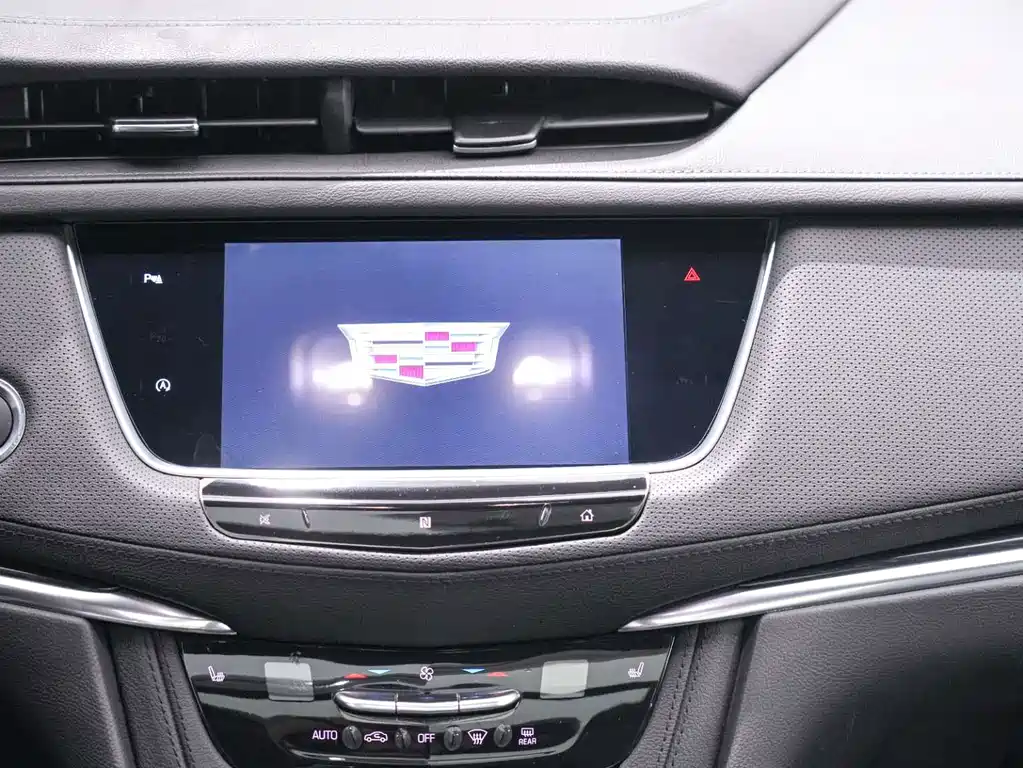 Cadillac XT5 2020 — фото 16