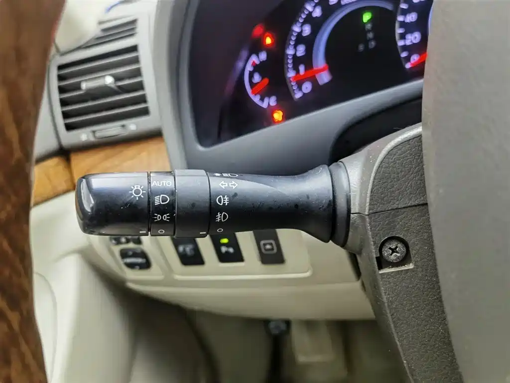 Toyota Camry 2011 — фото 21