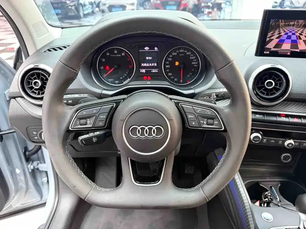 Audi Q2L 2023