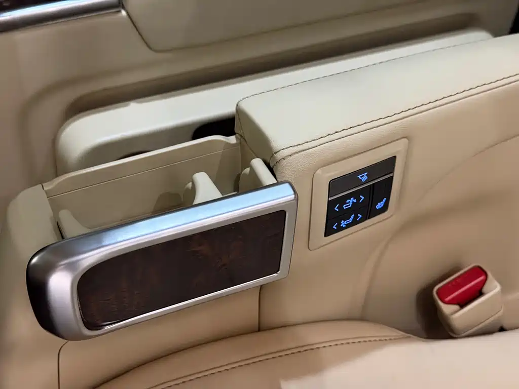 Toyota Alphard 2021 — фото 21