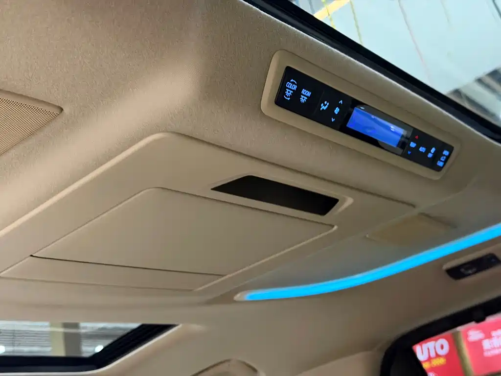 Toyota Alphard 2021 — фото 22
