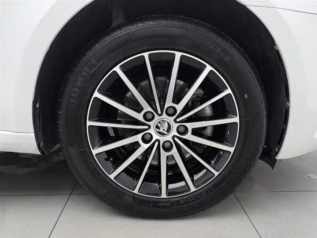 Skoda Octavia 2019 — фото 17