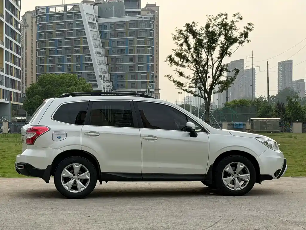 Subaru Forester 2015 — фото 7