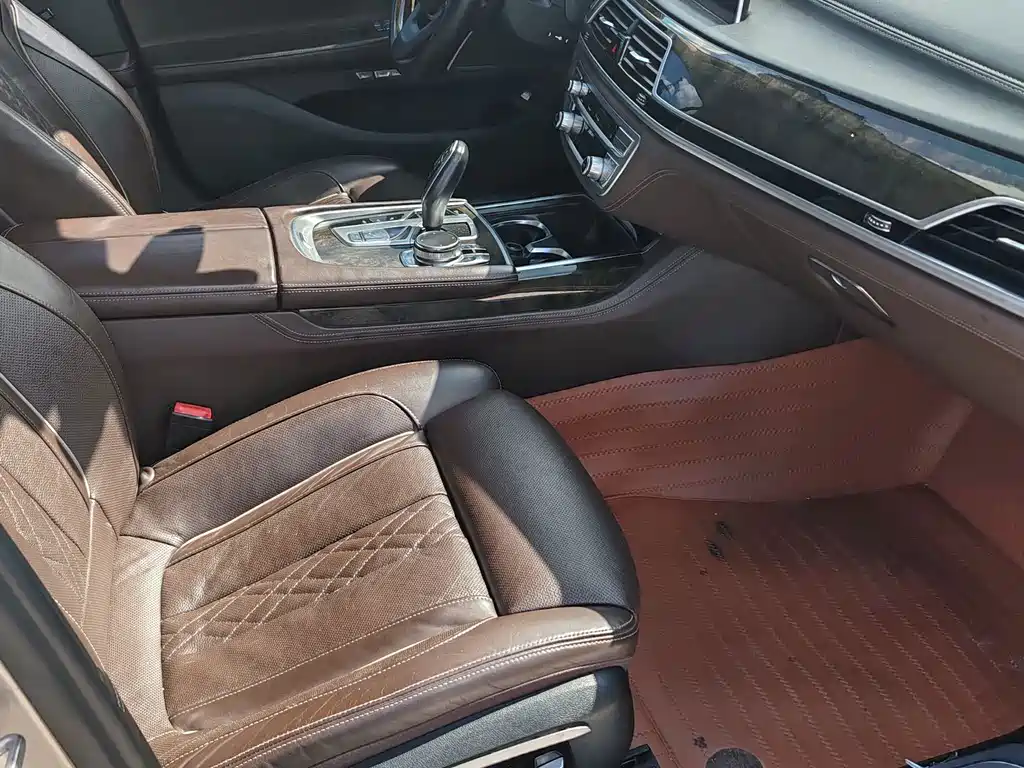 BMW 7 Series 2016 — фото 12