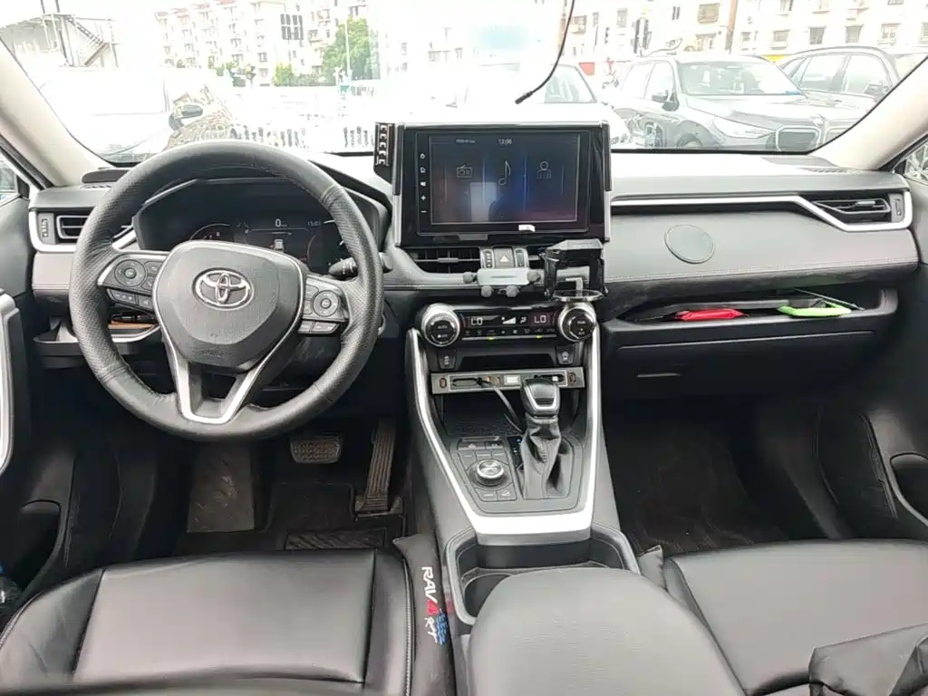 Toyota RAV4 2020 — фото 13