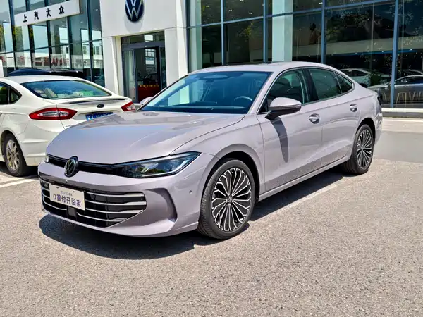 Volkswagen Passat 2025