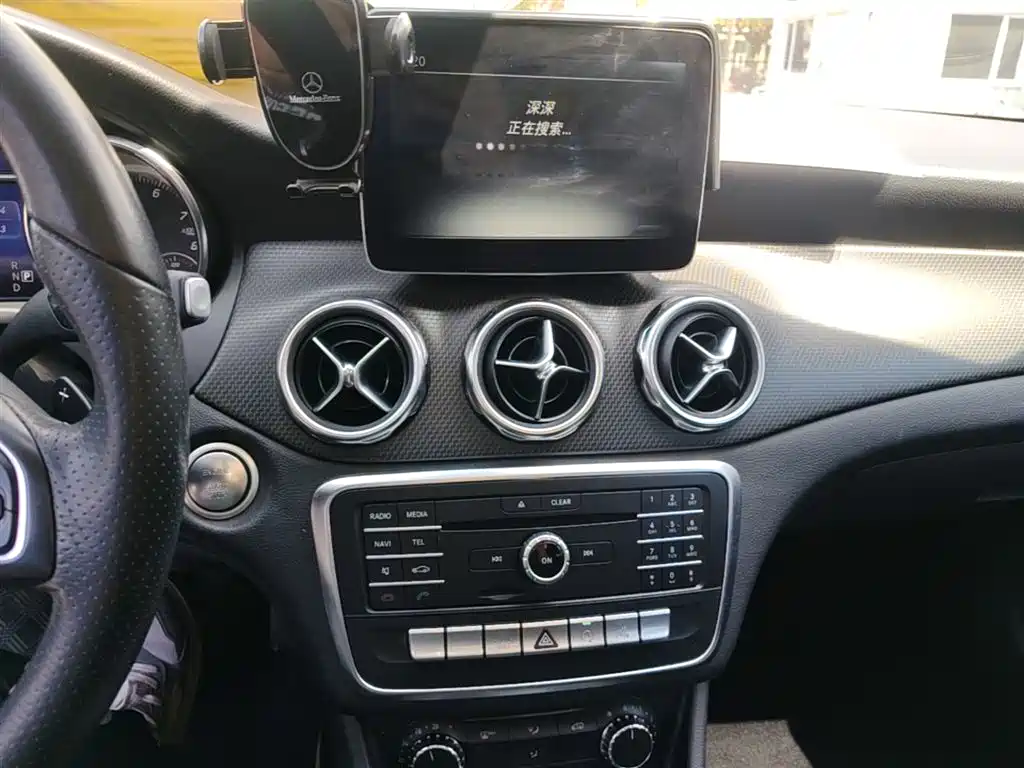 Mercedes-Benz GLA 2018 — фото 13