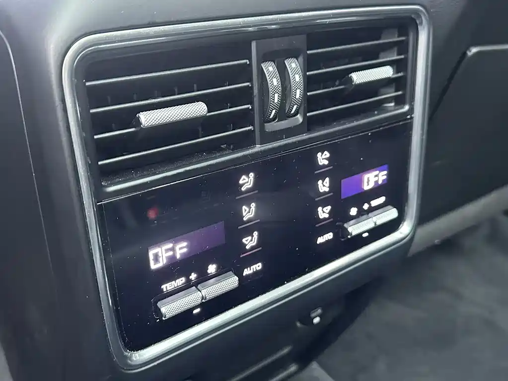 Porsche Cayenne Hybrid 2022 — фото 12
