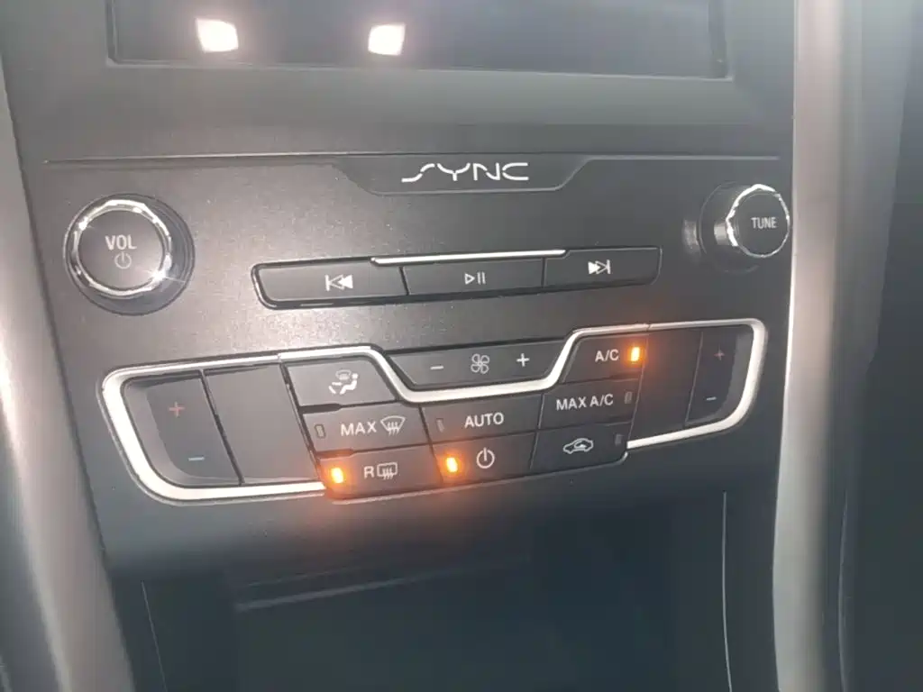 Ford Mondeo New Energy 2019 — фото 13