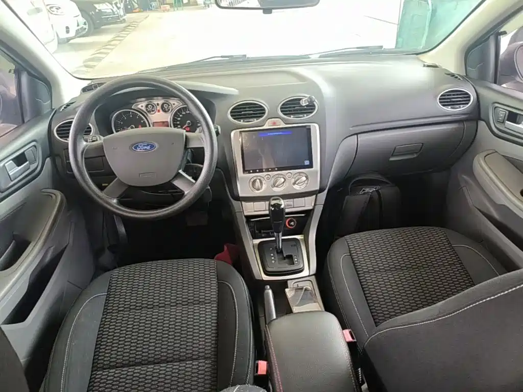 Ford Focus 2016 — фото 10