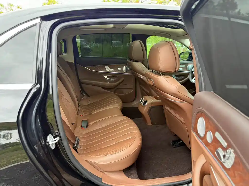 Mercedes-Benz E-Class 2020 — фото 12