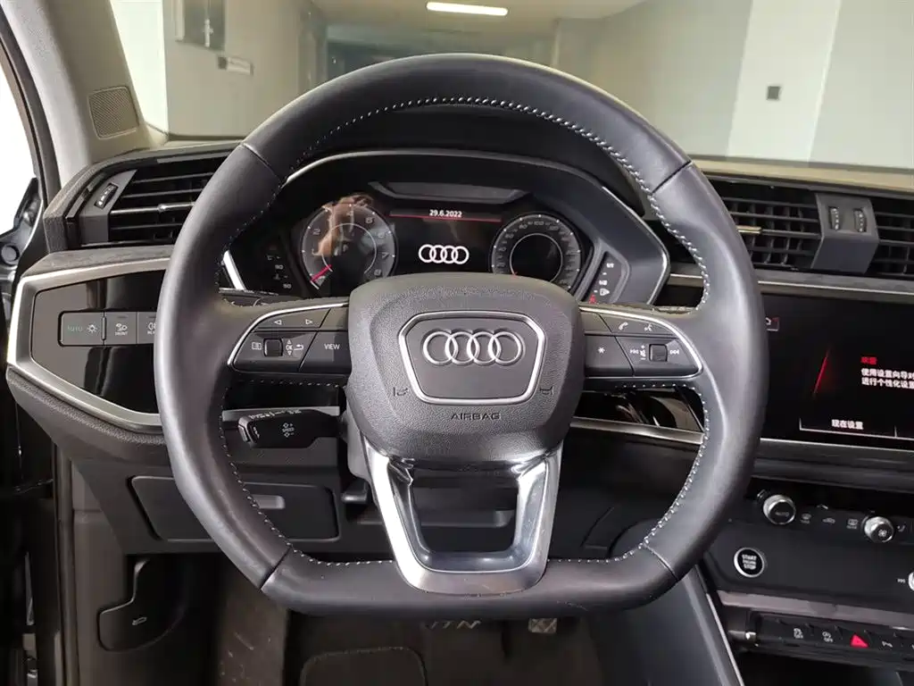 Audi Q3 2021 — фото 10