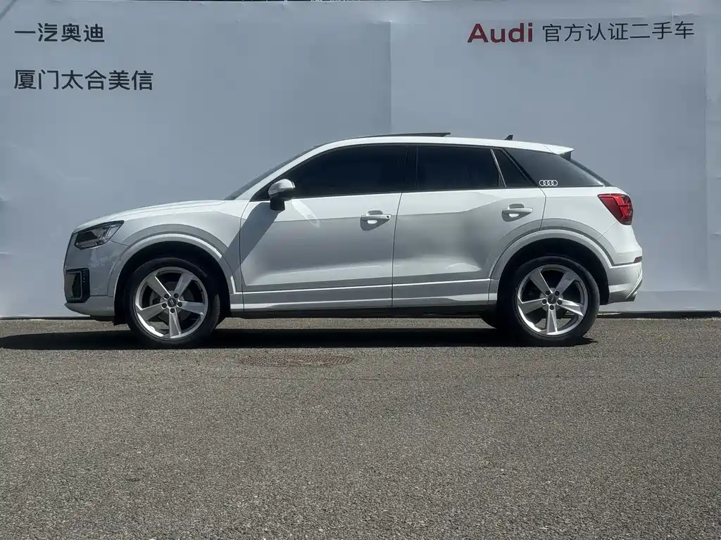 Audi Q2L 2020 — фото 2