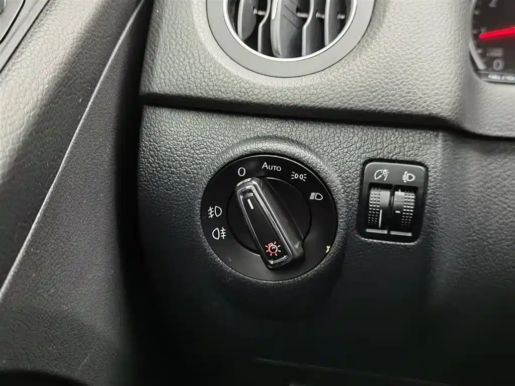 Volkswagen Tiguan 2018 — фото 21