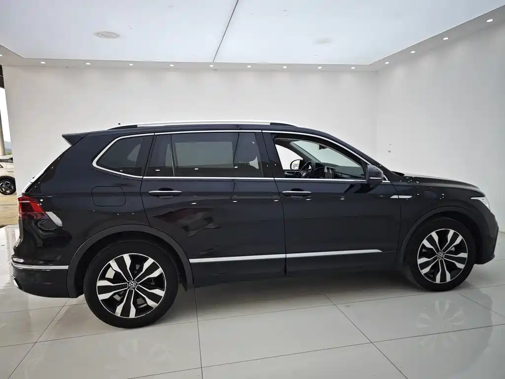 Volkswagen Tiguan L 2023 — фото 12