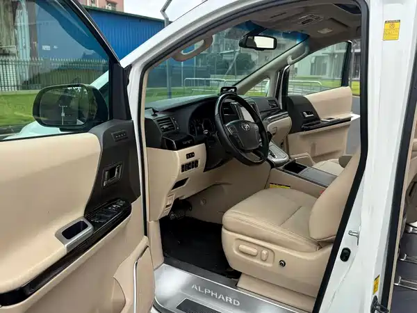 Toyota Alphard 2015