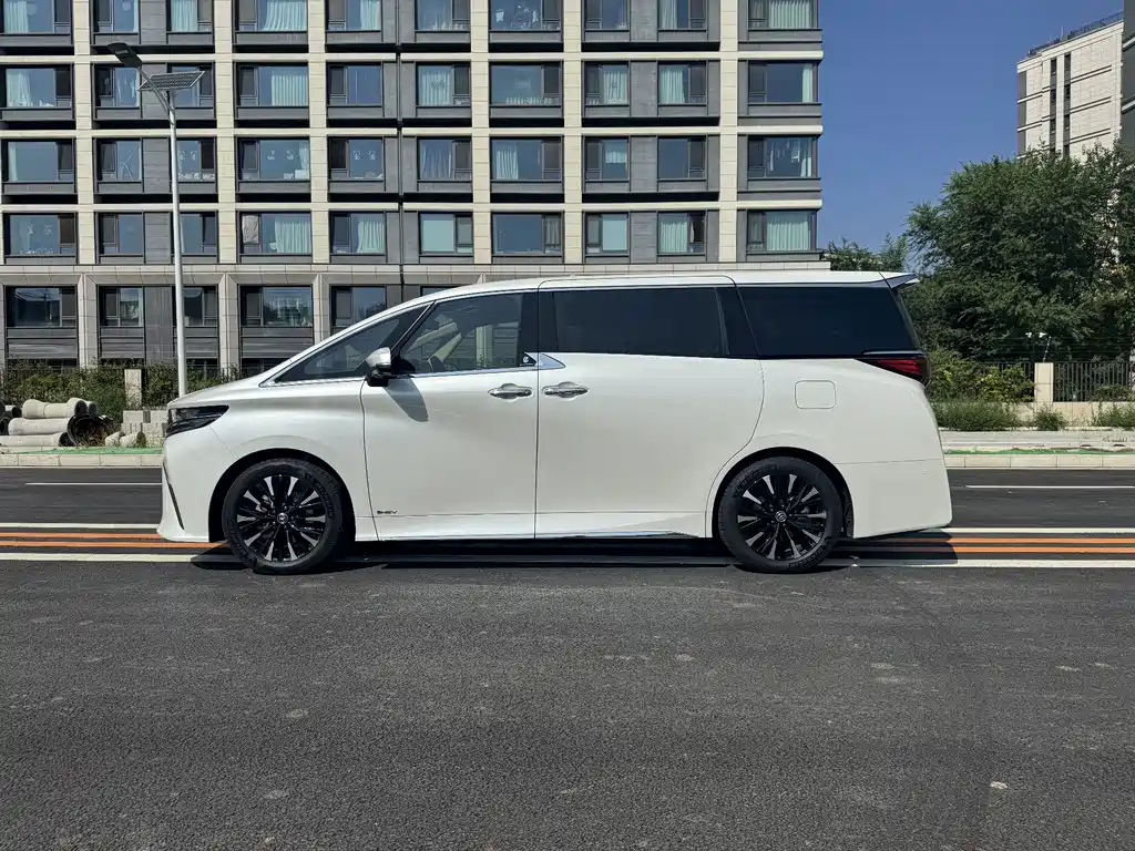 Toyota Alphard 2025 — фото 5