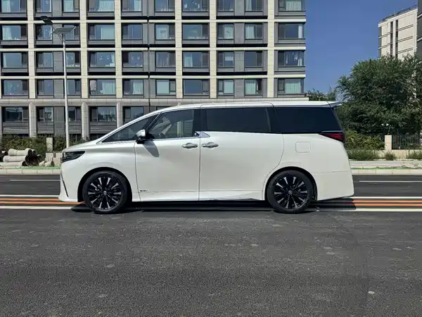 Toyota Alphard 2025