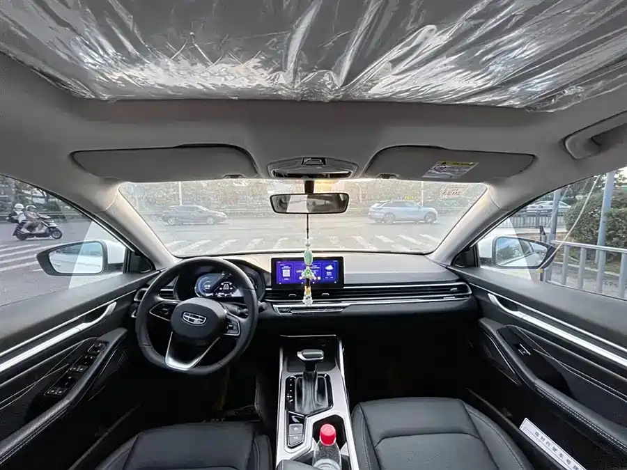 Geely Emgrand 2023