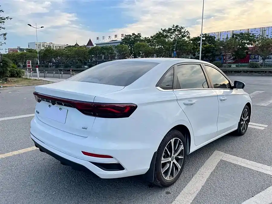 Geely Emgrand 2023 — фото 12