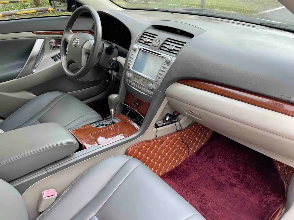 Toyota Camry 2014 — фото 12